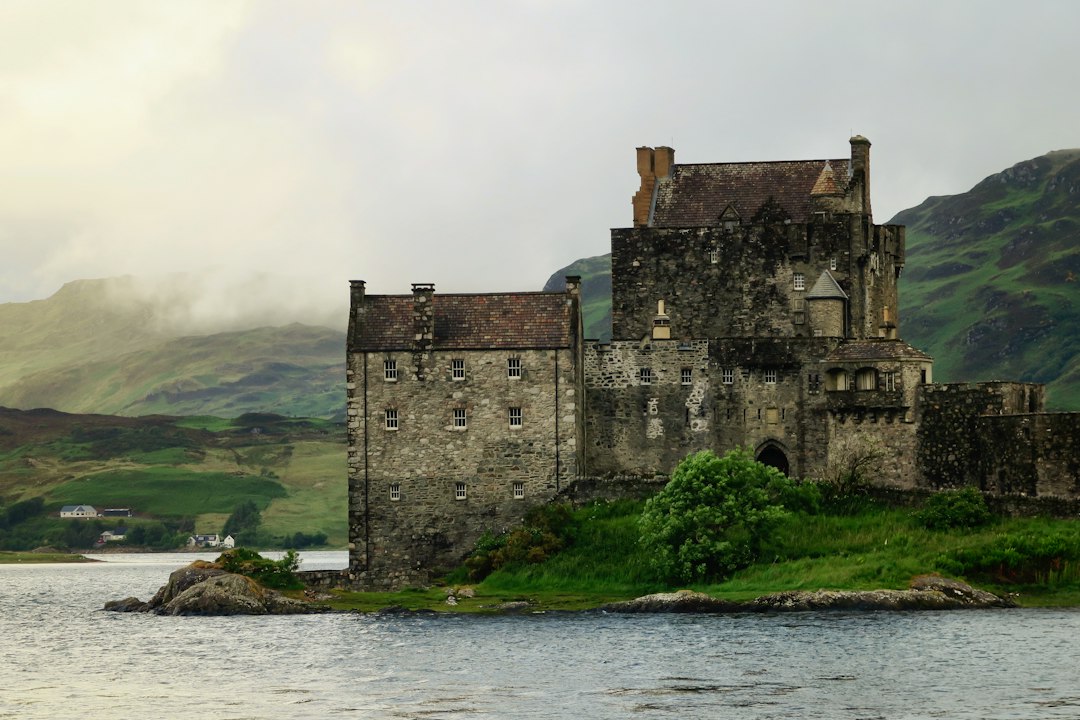 En Dypdykk i Skottlands Historiske Monumenter
